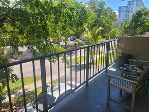3860 NE 170th St-Unit -206 in North Miami Beach, FL - Building Photo - Building Photo