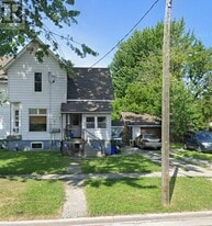 452 Confederation St in Sarnia, ON - Building Photo