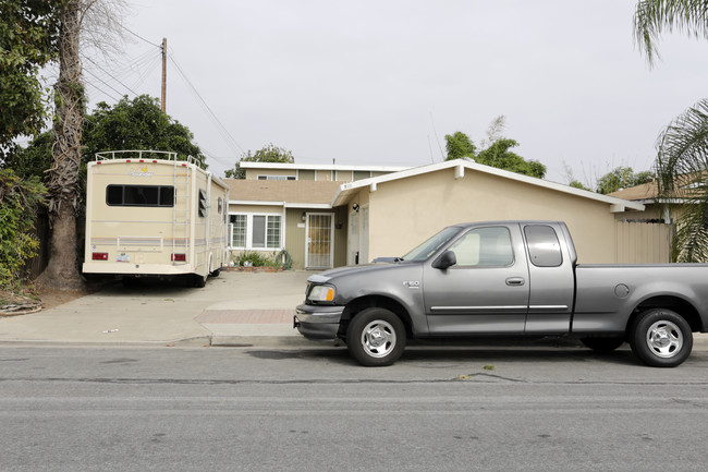 711 Owen Ave in Huntington Beach, CA - Building Photo - Building Photo