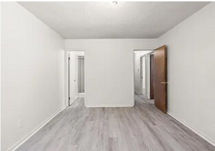504 Mimi Ln in Little Rock, AR - Foto de edificio - Building Photo