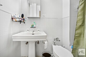 200 E 16th St-Unit -3C in New York, NY - Foto de edificio - Building Photo