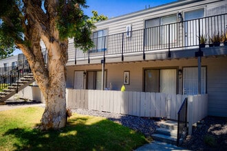 Parkway Village in Escondido, CA - Building Photo - Building Photo