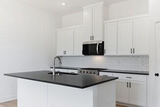 1835 E Fiji St in Fayetteville, AR - Building Photo - Building Photo