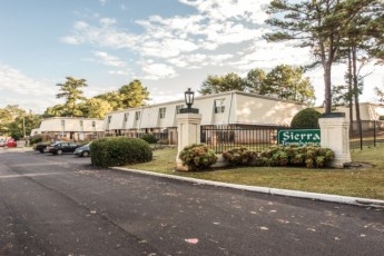 Sierra Townhomes in Atlanta, GA - Building Photo