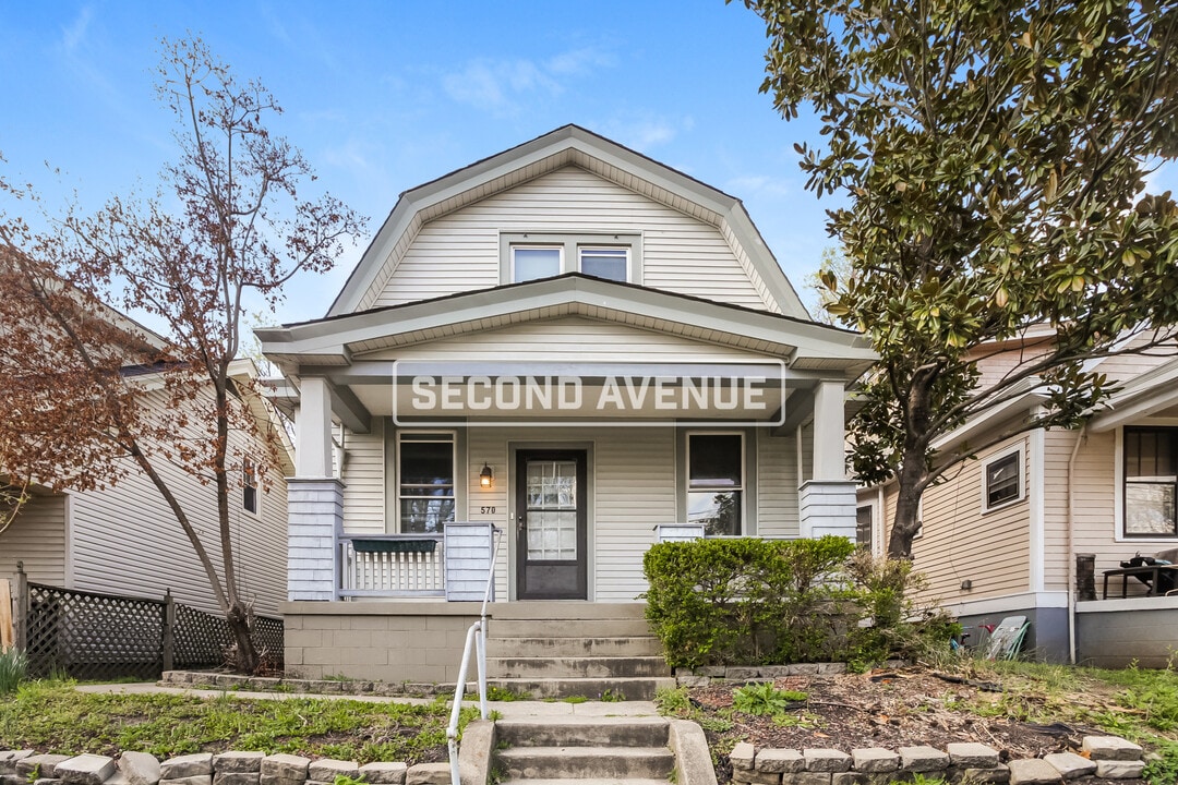 570 Flatt Terrace in Cincinnati, OH - Building Photo