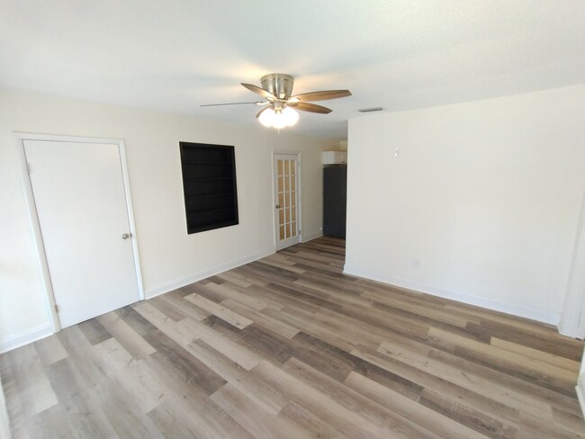 10303 Elmhurst Dr in Jacksonville, FL - Building Photo - Building Photo