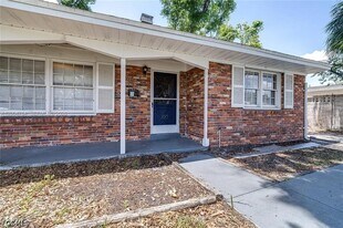 100 Huron Ave in Tampa, FL - Building Photo
