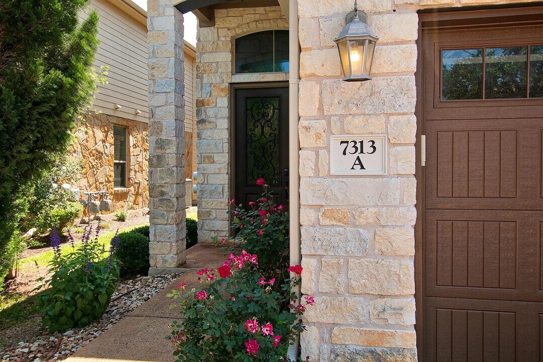 7313 Colina Vista Loop in Austin, TX - Building Photo