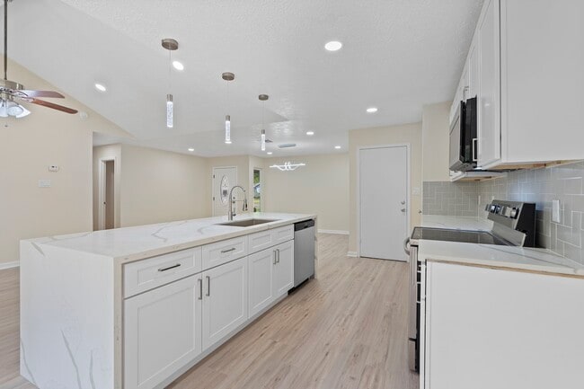 335 Haymarket Ln in Houston, TX - Building Photo - Building Photo