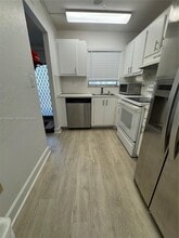 8280 Sunrise Lakes Blvd in Sunrise, FL - Foto de edificio - Building Photo