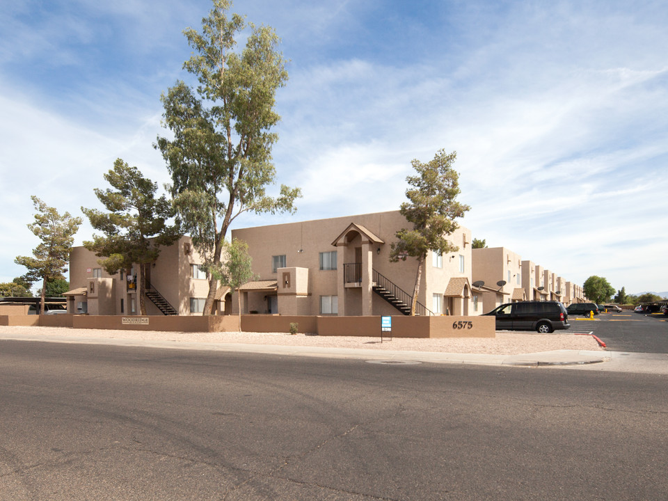 Woodridge Manor in Glendale, AZ - Building Photo