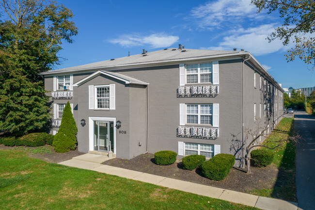 Riverview Place Apartments in Columbus, OH - Foto de edificio - Building Photo