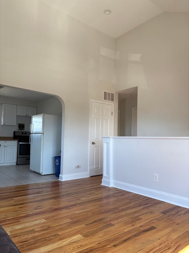 533 W Kings Hwy, Unit B in Audubon, NJ - Foto de edificio - Building Photo