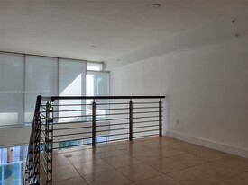 41 SE 5th St, Unit 304 in Miami, FL - Building Photo - Building Photo