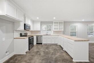 607 E Day St in Denison, TX - Building Photo - Building Photo