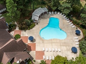 Lake in the Pines in Fayetteville, NC - Foto de edificio - Building Photo