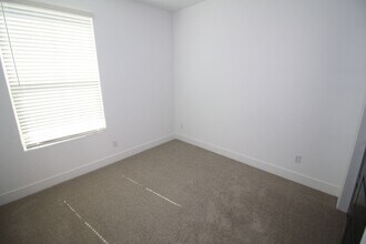 2737 E Tamarind Dr in Fresno, CA - Building Photo - Building Photo