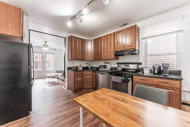 2616 N Marshfield Ave, Unit 2f, Unit 2f