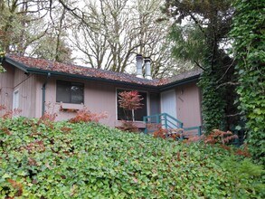 2995 NW Glenridge Dr in Corvallis, OR - Building Photo - Building Photo
