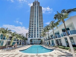 1945 S Ocean Dr, Unit 2101 in Hallandale Beach, FL - Foto de edificio - Building Photo