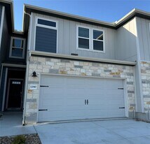 12810 Siena Vlg Ln in Mustang Ridge, TX - Building Photo