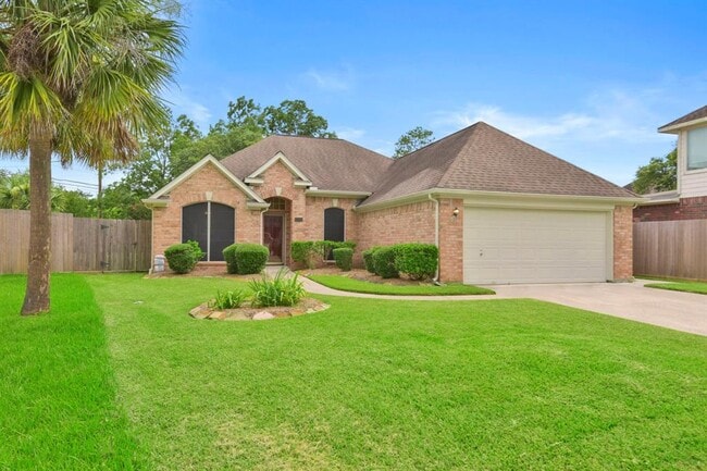 2326 Lord Nelson Dr in Seabrook, TX - Building Photo - Building Photo