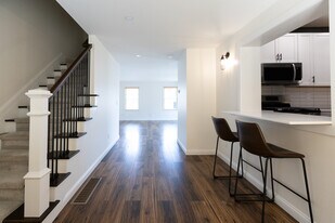 953 Dennison Ave in Columbus, OH - Building Photo