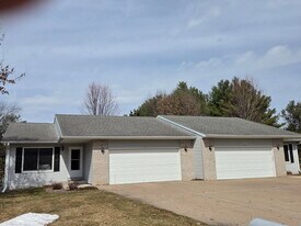 1600 Dennis Dr in Plover, WI - Building Photo