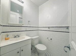 105 Wilson Ave, Unit 2R in Brooklyn, NY - Foto de edificio - Building Photo