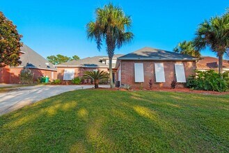 325 Greenwood Way in Niceville, FL - Building Photo - Building Photo