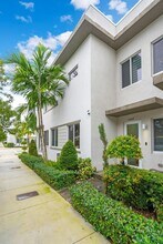 10414 NW 67th St in Doral, FL - Building Photo - Building Photo