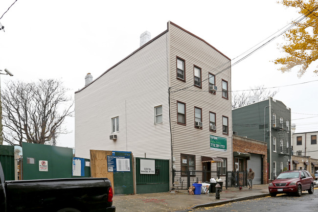 543 47th Ave in Long Island City, NY - Building Photo - Building Photo