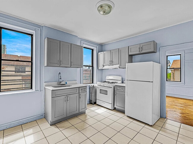 245 Liberty Ave, Unit 2R