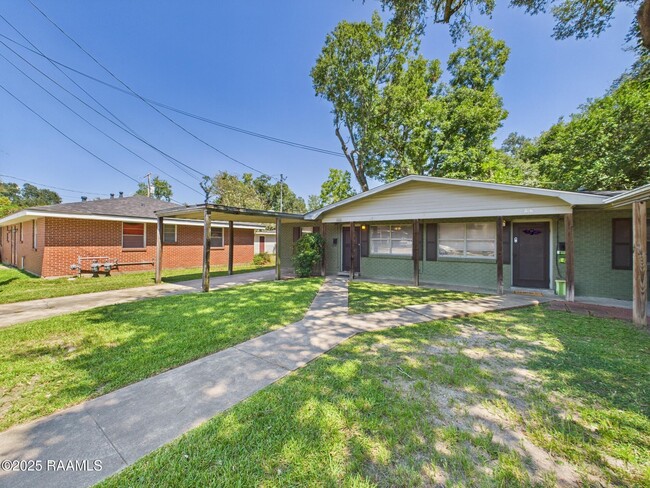 1618 W St Mary Blvd in Lafayette, LA - Building Photo - Building Photo