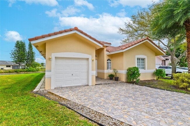 7602 NW 99th Terrace in Tamarac, FL - Building Photo - Building Photo