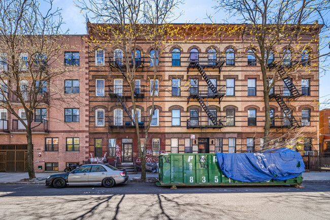 464 Pulaski St in Brooklyn, NY - Building Photo - Building Photo