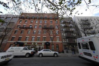 326 E 35th St in New York, NY - Building Photo - Building Photo