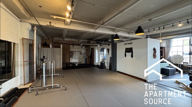 3134 W Carroll Ave, Unit 2H in Chicago, IL - Foto de edificio - Building Photo