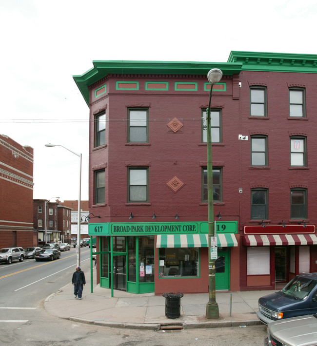 617-619 Park St in Hartford, CT - Building Photo - Building Photo