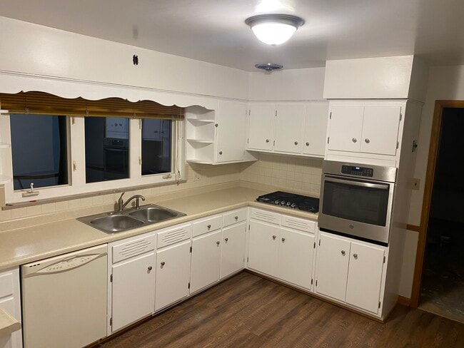 1011 Woodland Dr in Bridgeport, WV - Foto de edificio - Building Photo