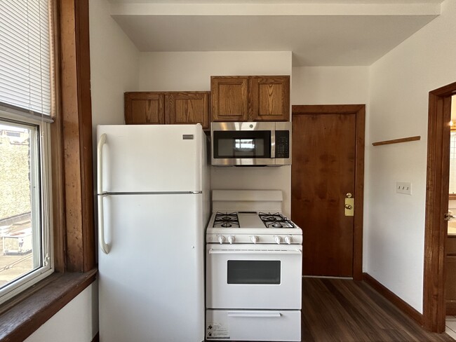 3464 N Clark St, Unit 3R
