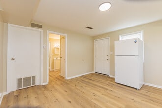 4609 S Madison St in Muncie, IN - Building Photo - Building Photo