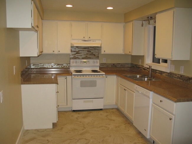 305 S 5th St W in Homedale, ID - Foto de edificio - Building Photo