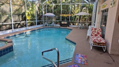 1493 Country Oaks Ln in Clearwater, FL - Building Photo - Building Photo