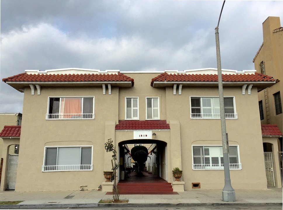 1819 E 4th St in Long Beach, CA - Foto de edificio