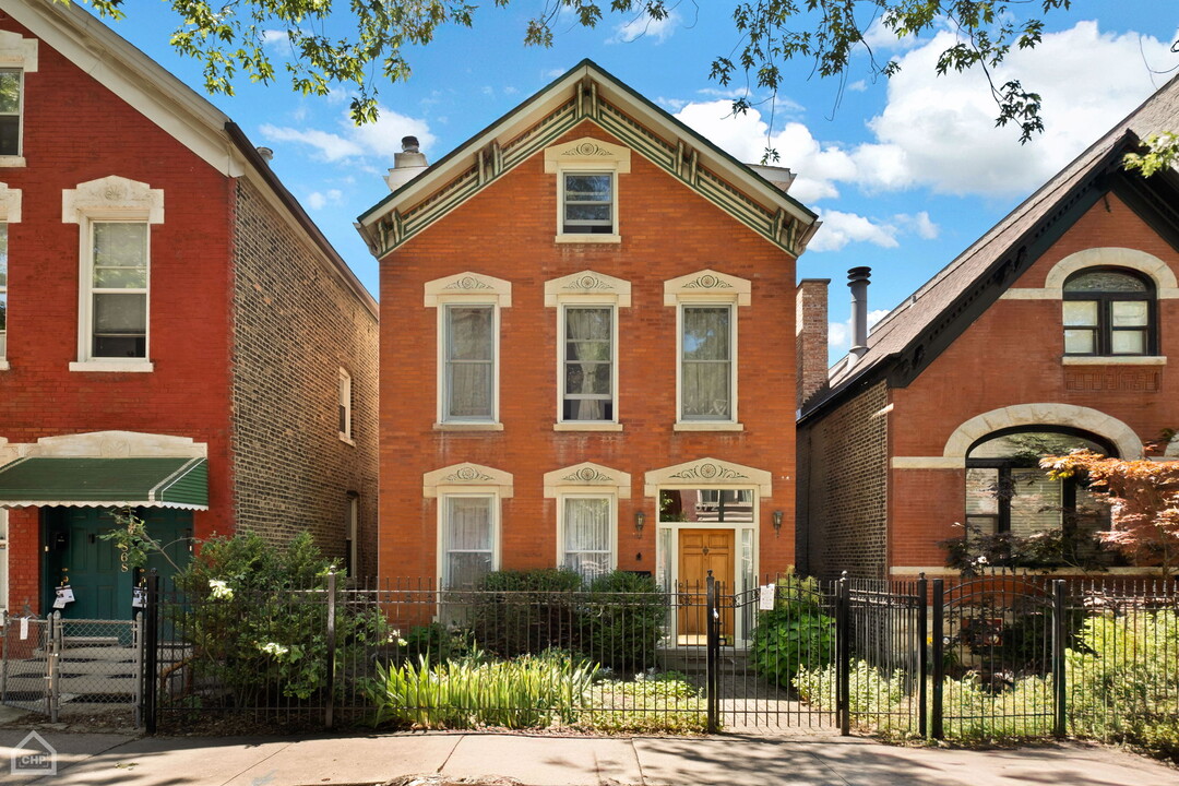 872 N Hermitage Ave in Chicago, IL - Foto de edificio