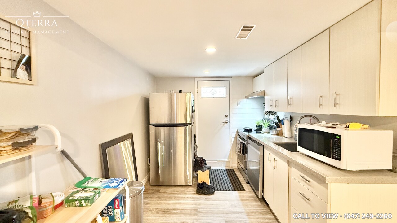 133 Marchington Cir in Toronto, ON - Building Photo