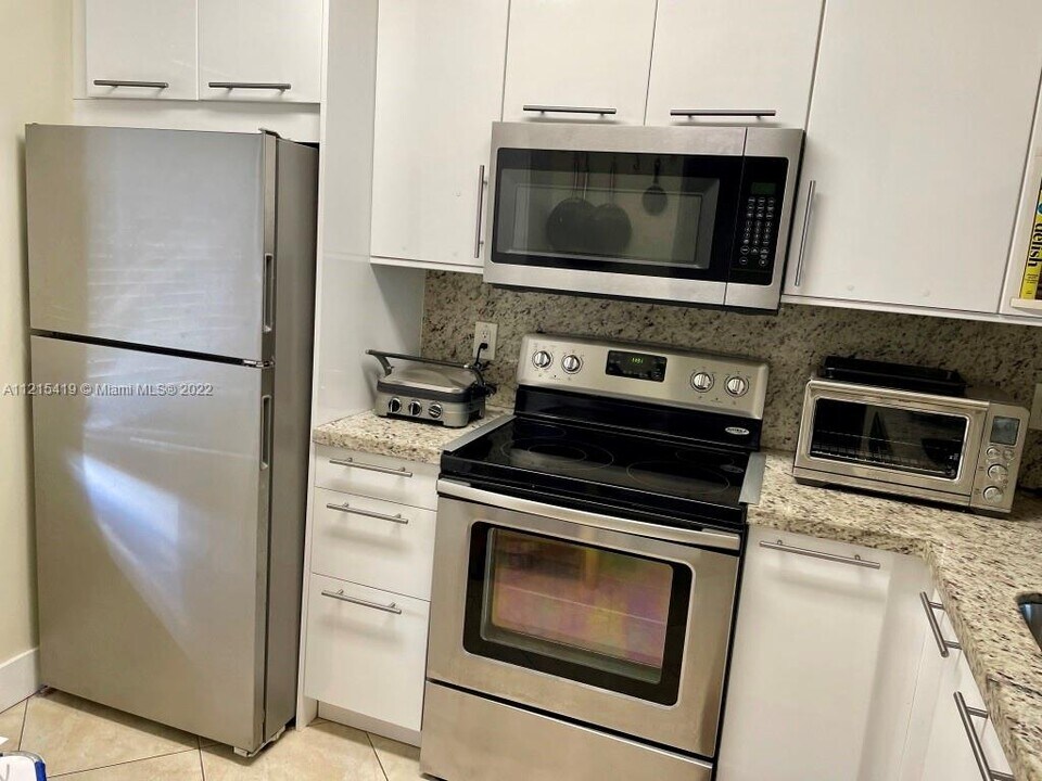 10003 Winding Lake Rd in Sunrise, FL - Building Photo