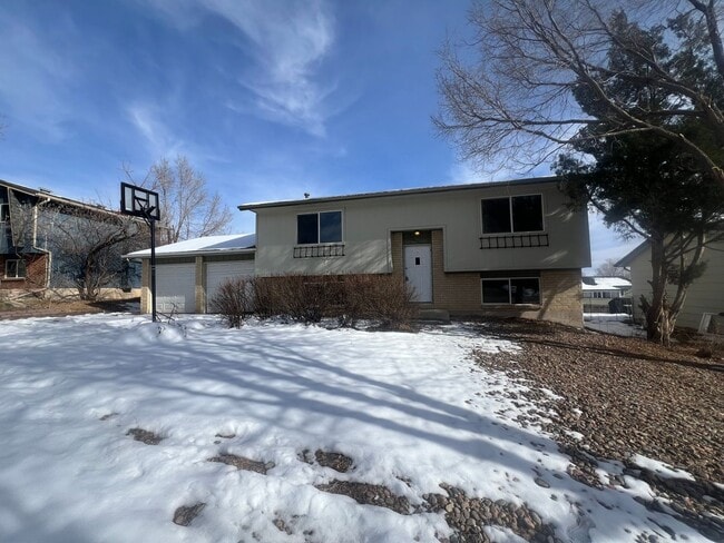 property at 1555 Yakima Dr