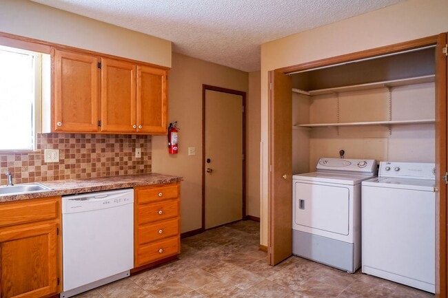 424 S 6th St in Manhattan, KS - Building Photo - Building Photo